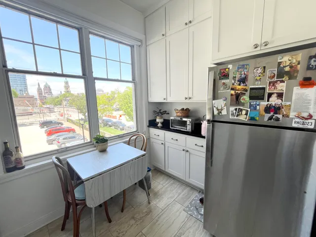 $2,995 | 925 East Wells Street, Unit 220, Milwaukee, WI 53202