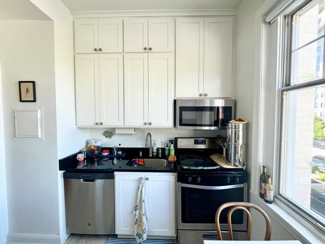 $2,995 | 925 East Wells Street, Unit 220, Milwaukee, WI 53202