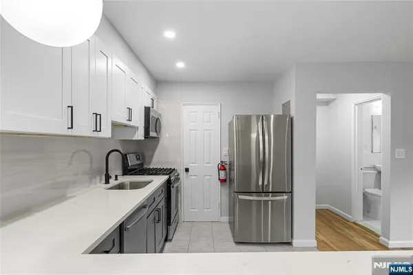 $3,300 | 1565 Center Avenue, Unit 3D, Fort Lee, NJ 07024