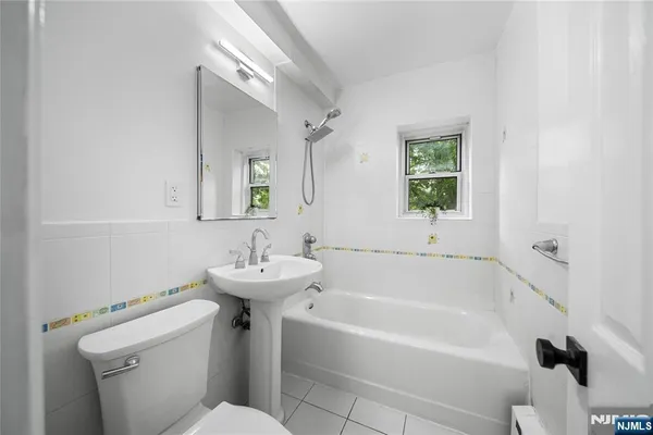 $3,200 | 1565 Center Avenue, Unit 3D, Fort Lee, NJ 07024