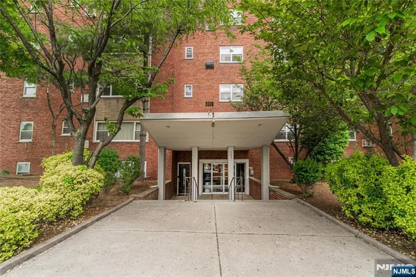 $3,200 | 1565 Center Avenue, Unit 3D, Fort Lee, NJ 07024