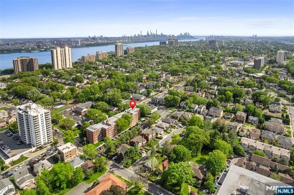 $3,300 | 1565 Center Avenue, Unit 3D, Fort Lee, NJ 07024