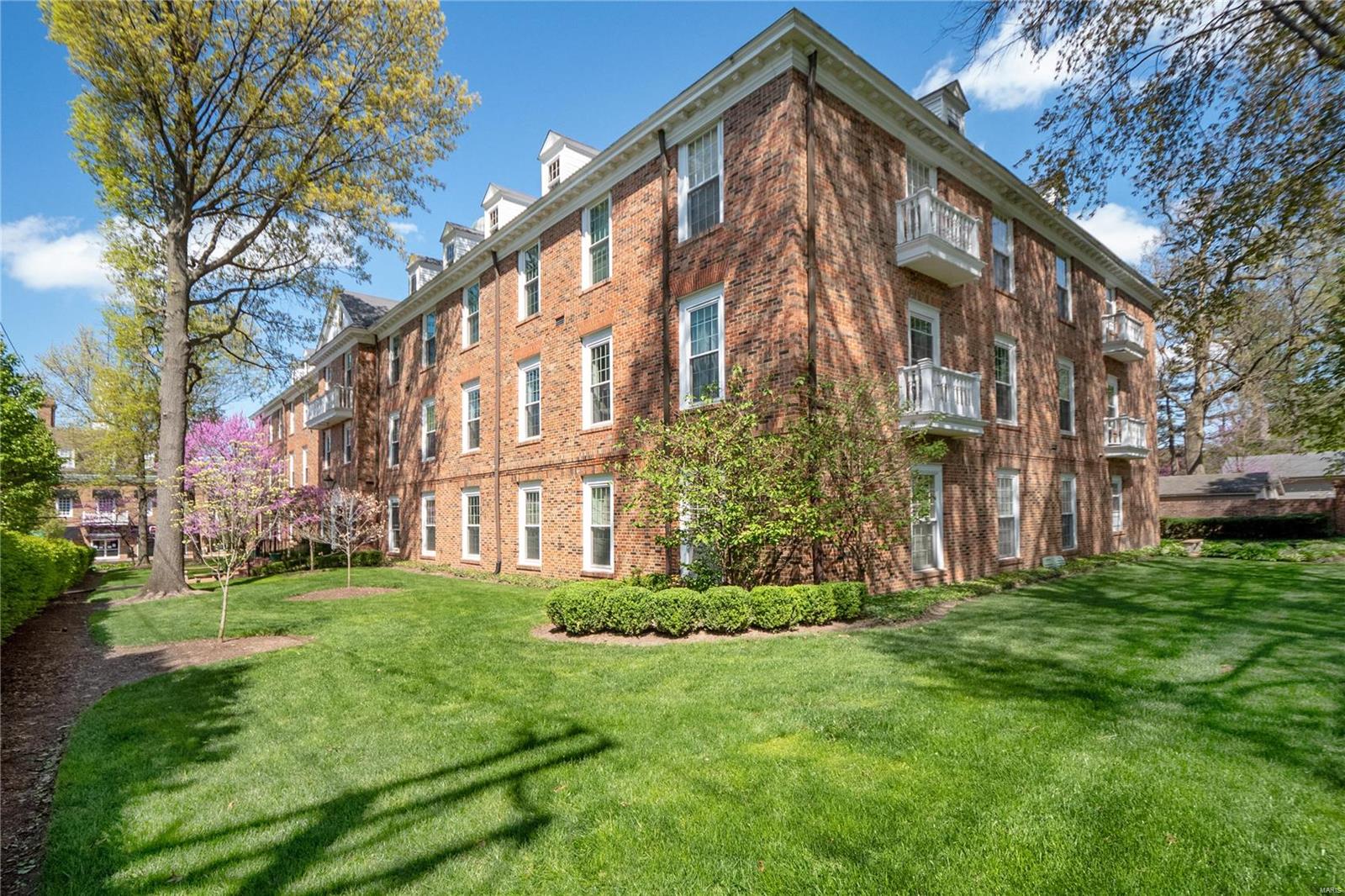10 Jefferson Road, Unit 1B Webster Groves, MO 63119 - Photo 22 of 26 Gallery Image 22
