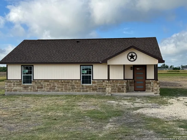 $229,000 | 450 County Road 679, Natalia, TX 78059