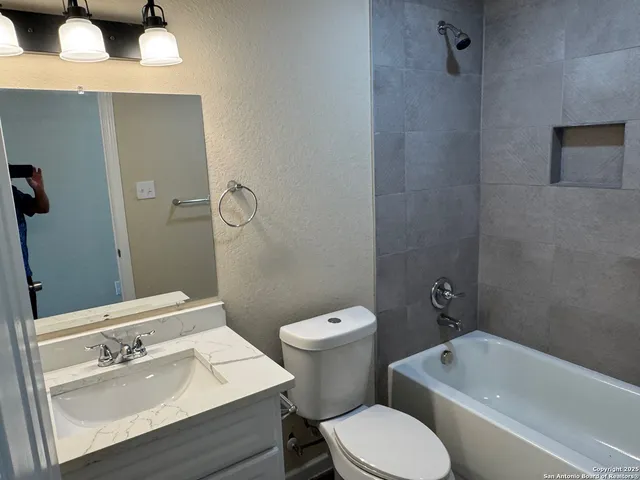 $249,000 | 450 County Road 679, Natalia, TX 78059