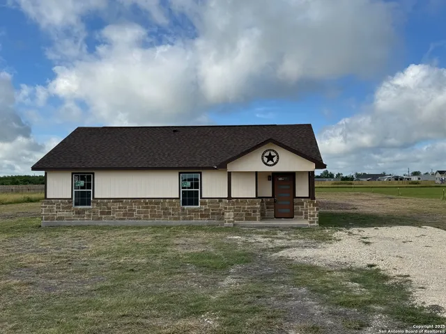 $249,000 | 450 County Road 679, Natalia, TX 78059