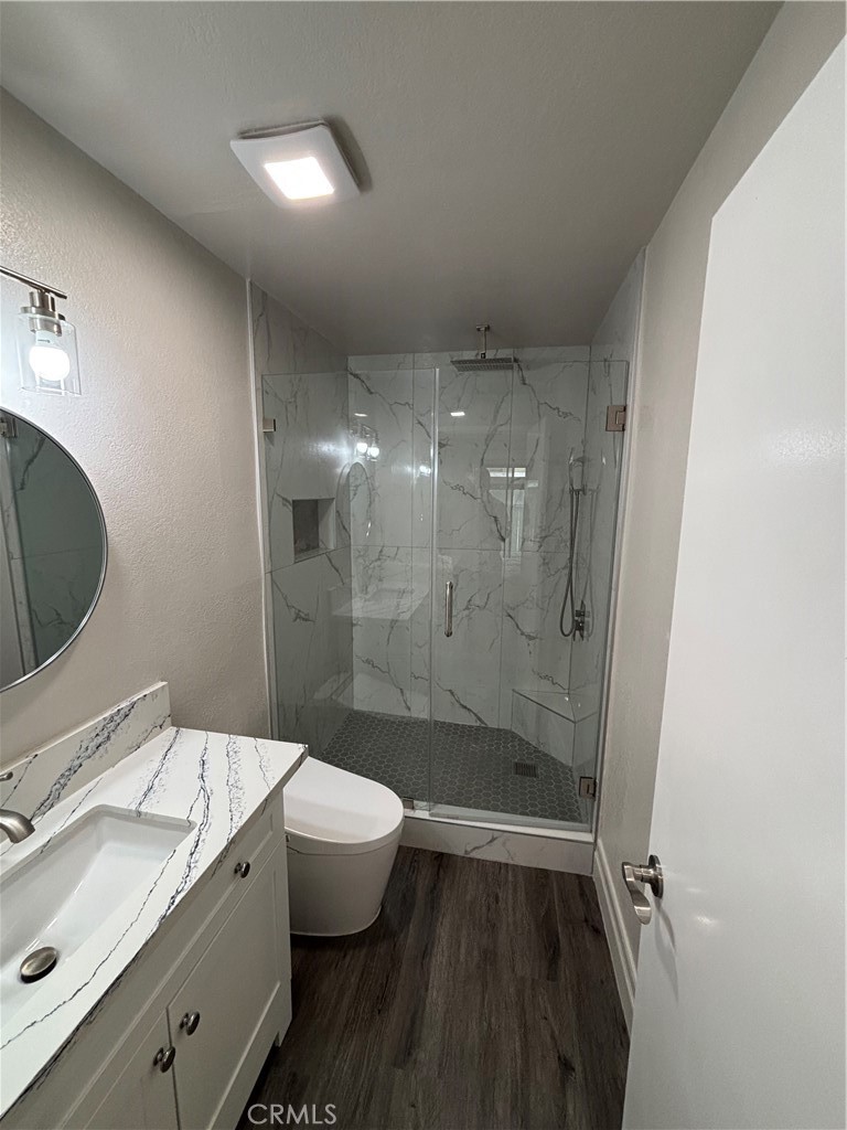 1000 Central Avenue, Unit 19 Riverside, CA 92507 - Photo 8 of 14 Primary Room Walk-in Shower