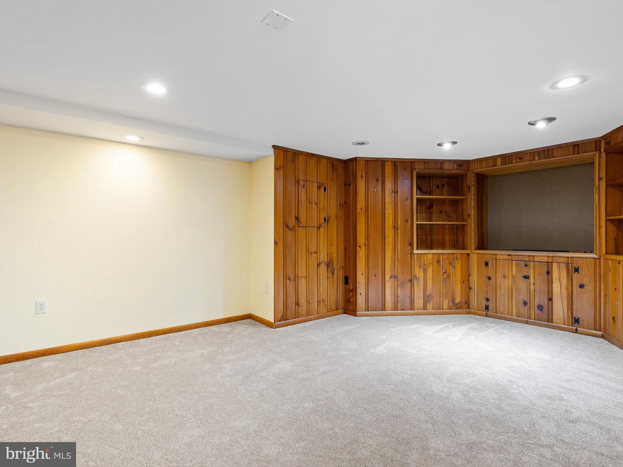 112 Danforth Place Wilmington, DE 19810 - Photo 23 of 25 LL: Finished basement & laundry room