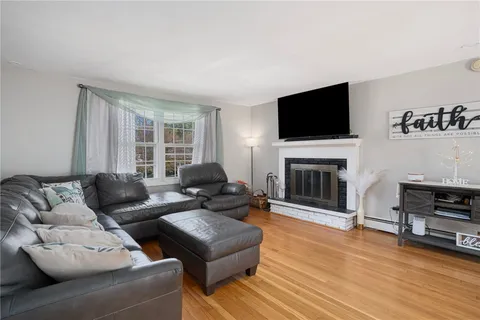 $579,900 | 44 Quaker Drive, West Warwick, RI 02893