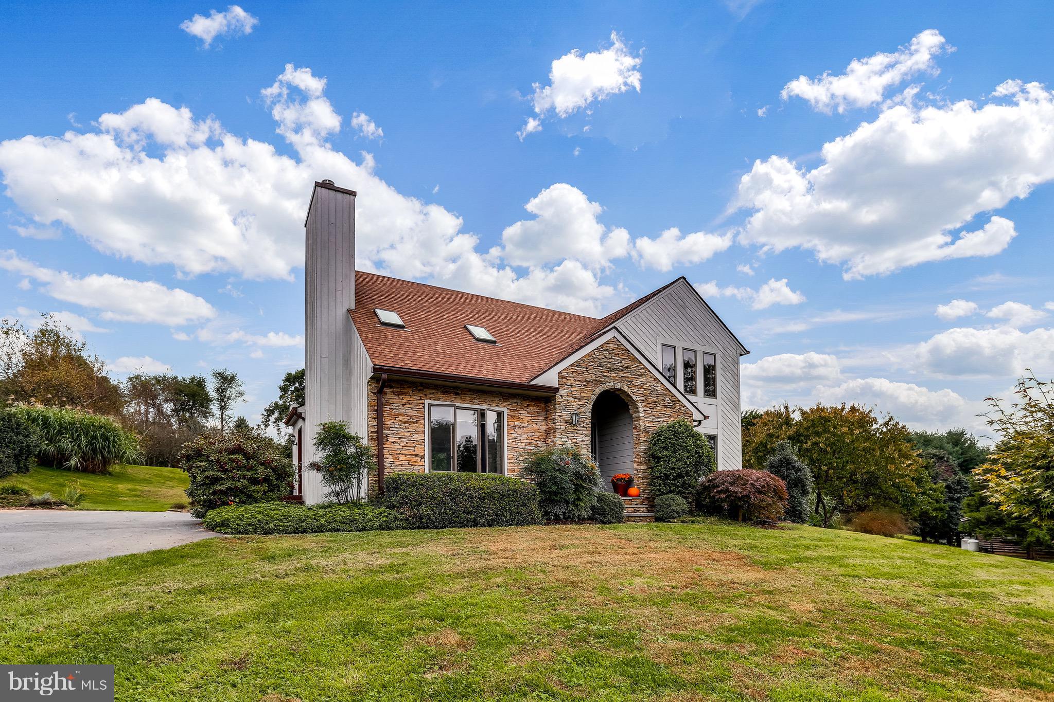 333 Everett Road Monkton, MD 21111 - Photo 2 of 27 Exterior (Front)