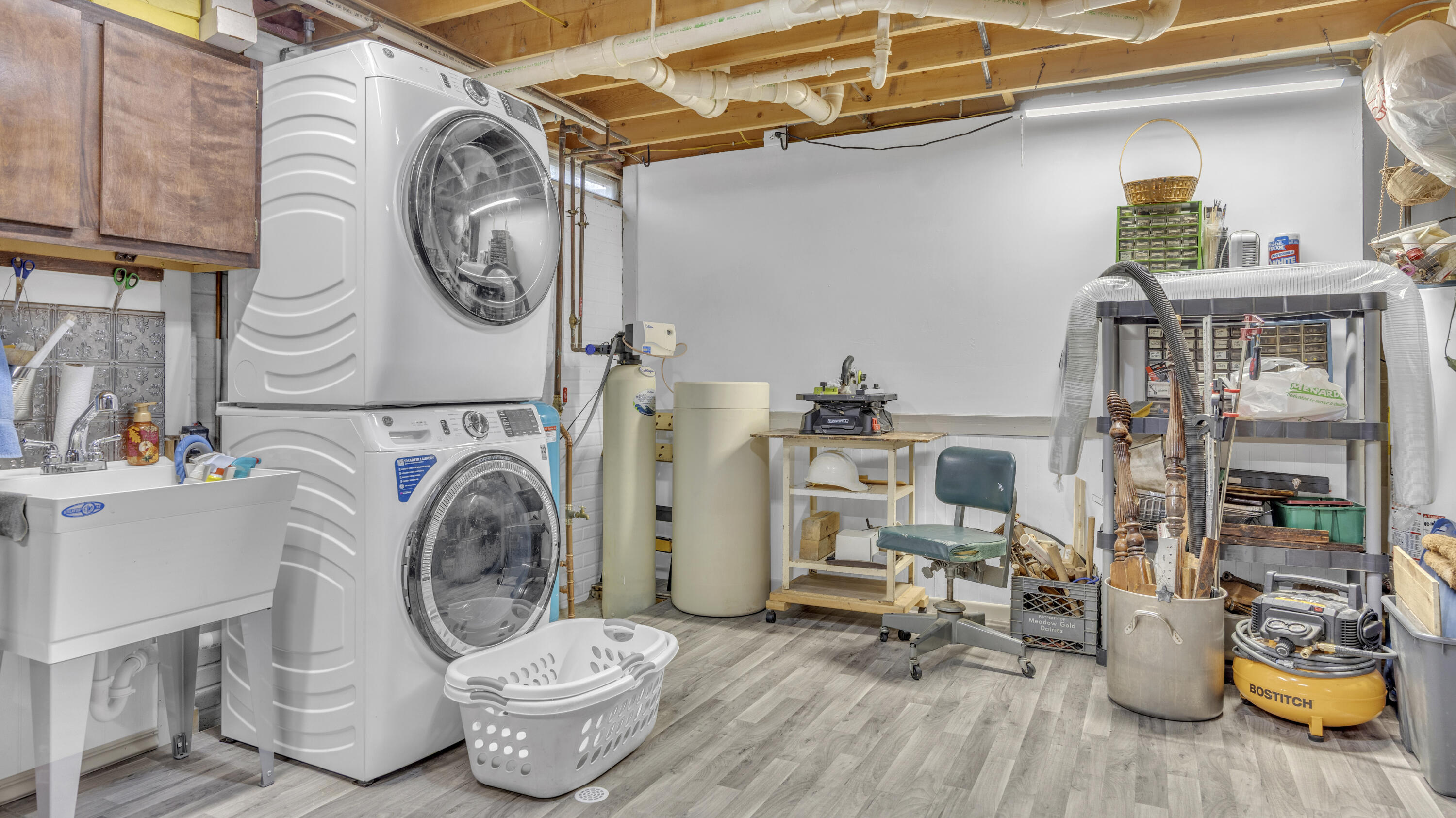 707 Goldfinch Lane Howards Grove, WI 53083 - Photo 20 of 27 Laundry Room