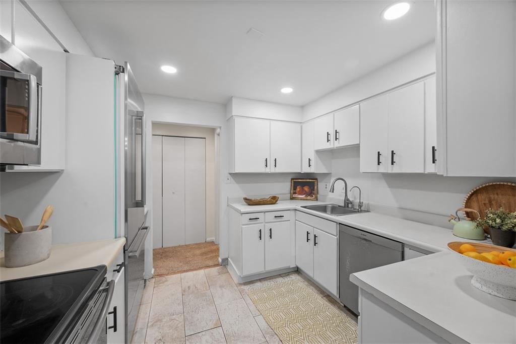 307 South Dithridge Street, Unit 208 Pittsburgh, PA 15213 - Photo 18 of 42