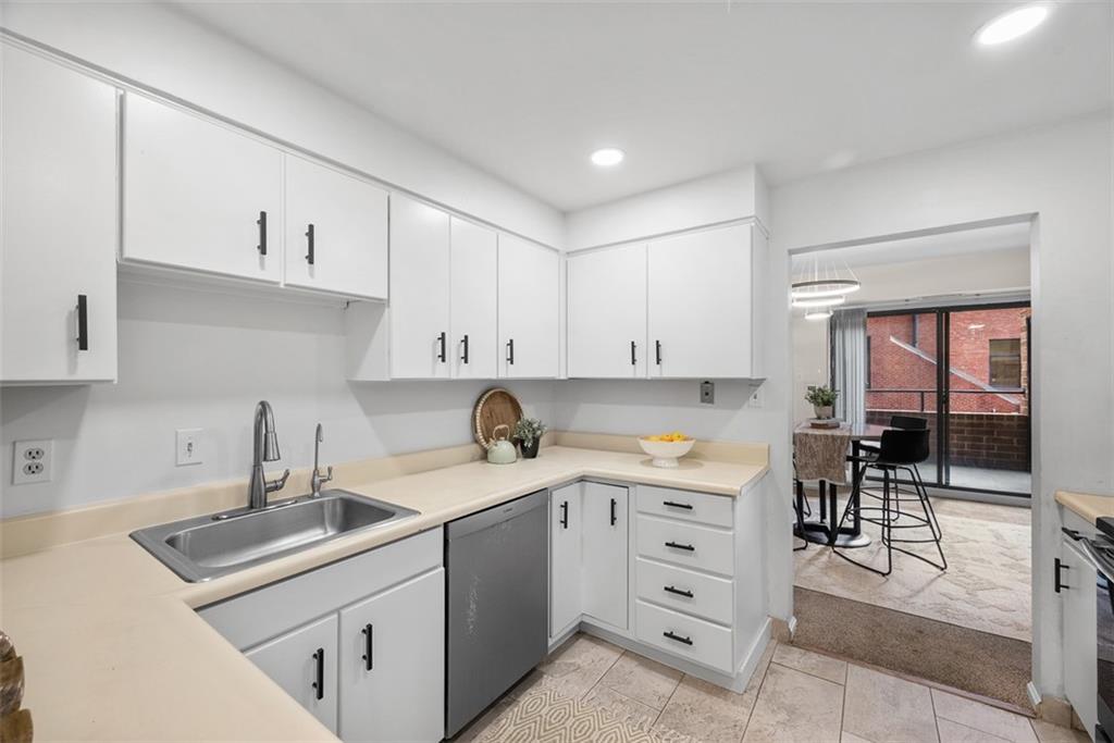 307 South Dithridge Street, Unit 208 Pittsburgh, PA 15213 - Photo 19 of 42