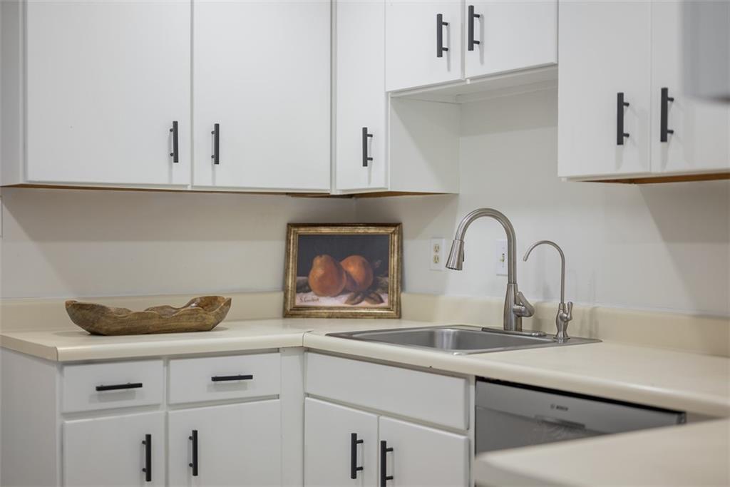 307 South Dithridge Street, Unit 208 Pittsburgh, PA 15213 - Photo 20 of 42