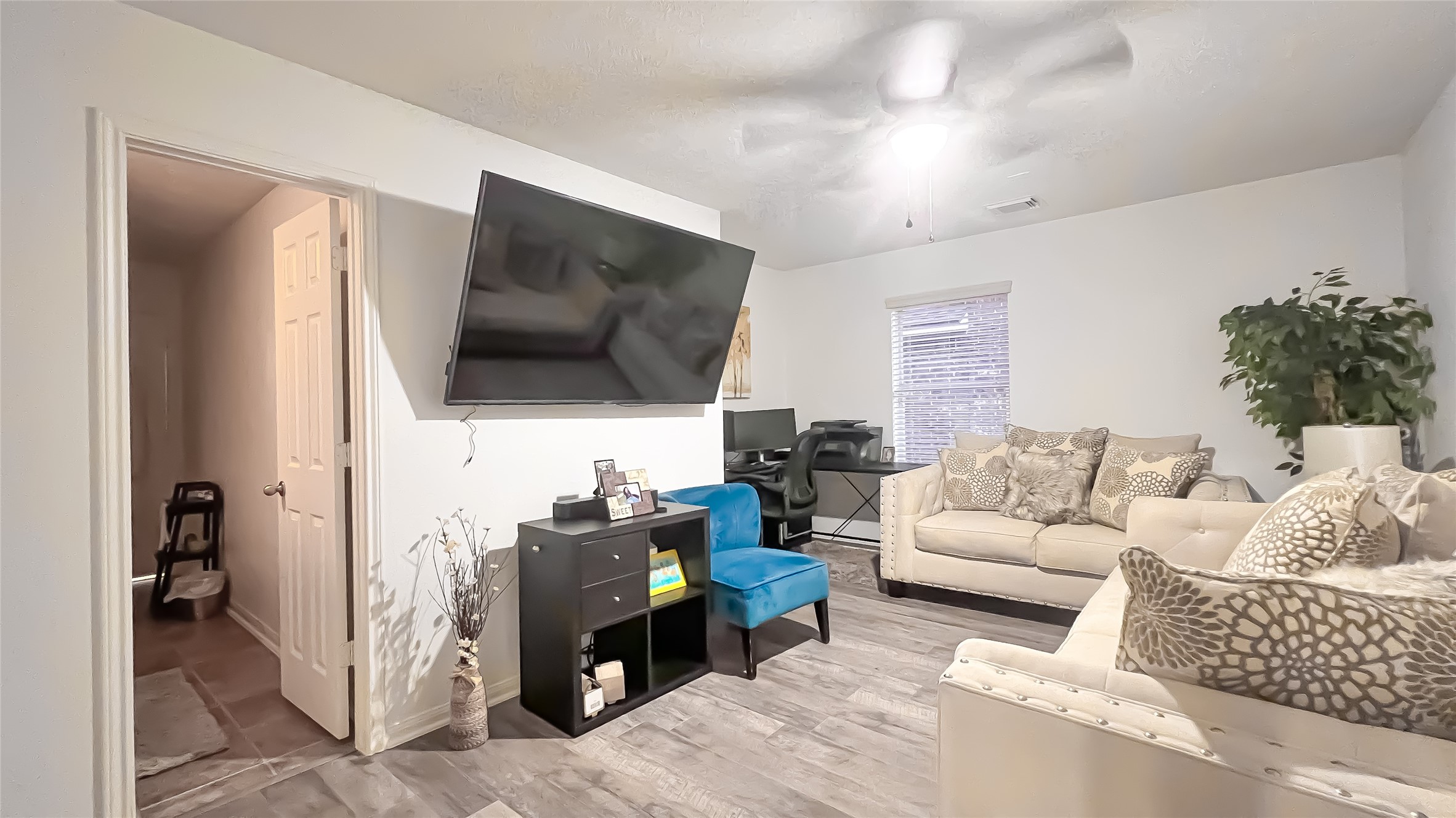 9923 Opal Rock Drive Rosharon, TX 77583 - Photo 9 of 20 a living room with furniture and a flat screen tv