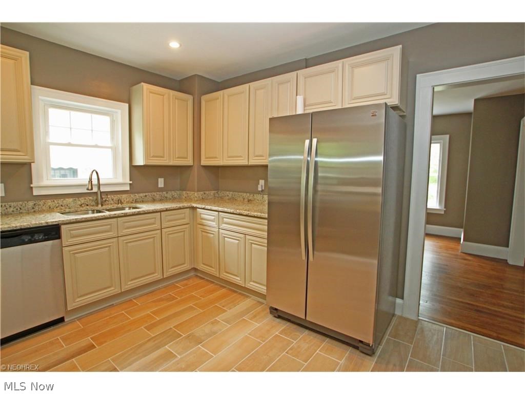 3280 Stockholm Road Cleveland, OH 44120 - Photo 12 of 35