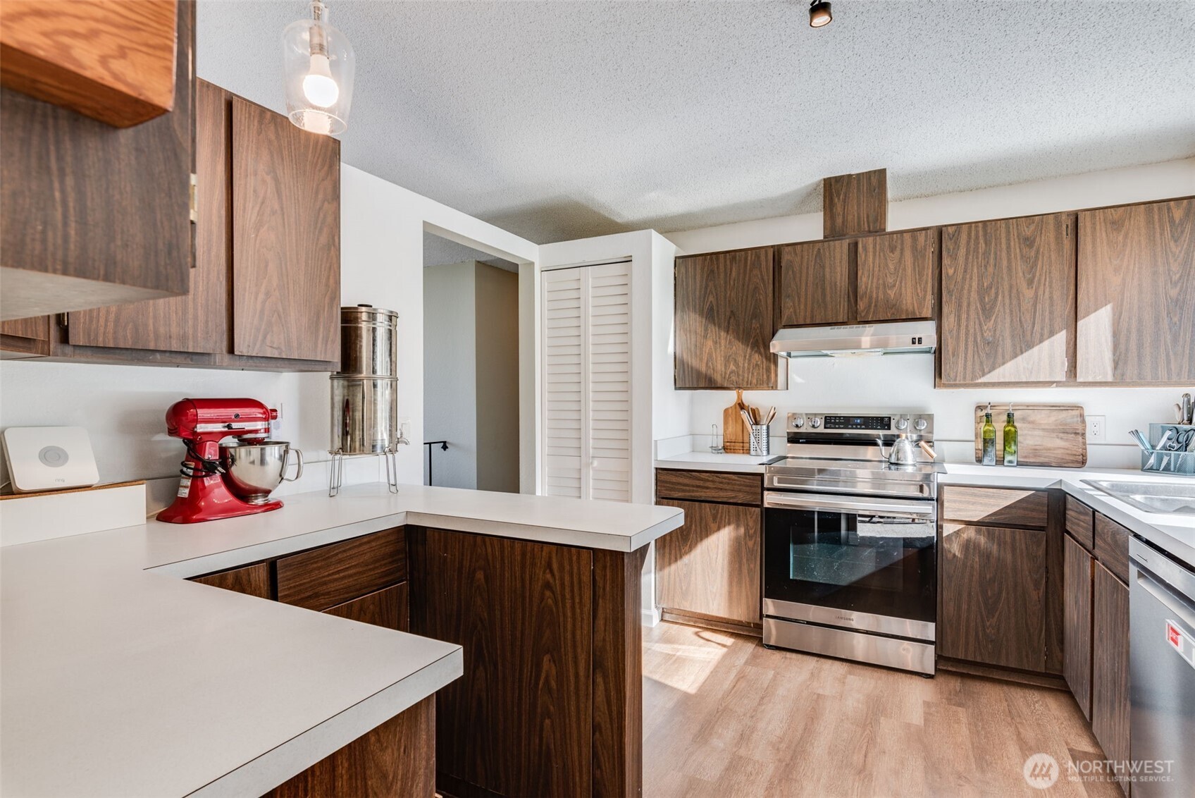 739 Southwest 298th Place Federal Way, WA 98023 - Photo 14 of 38