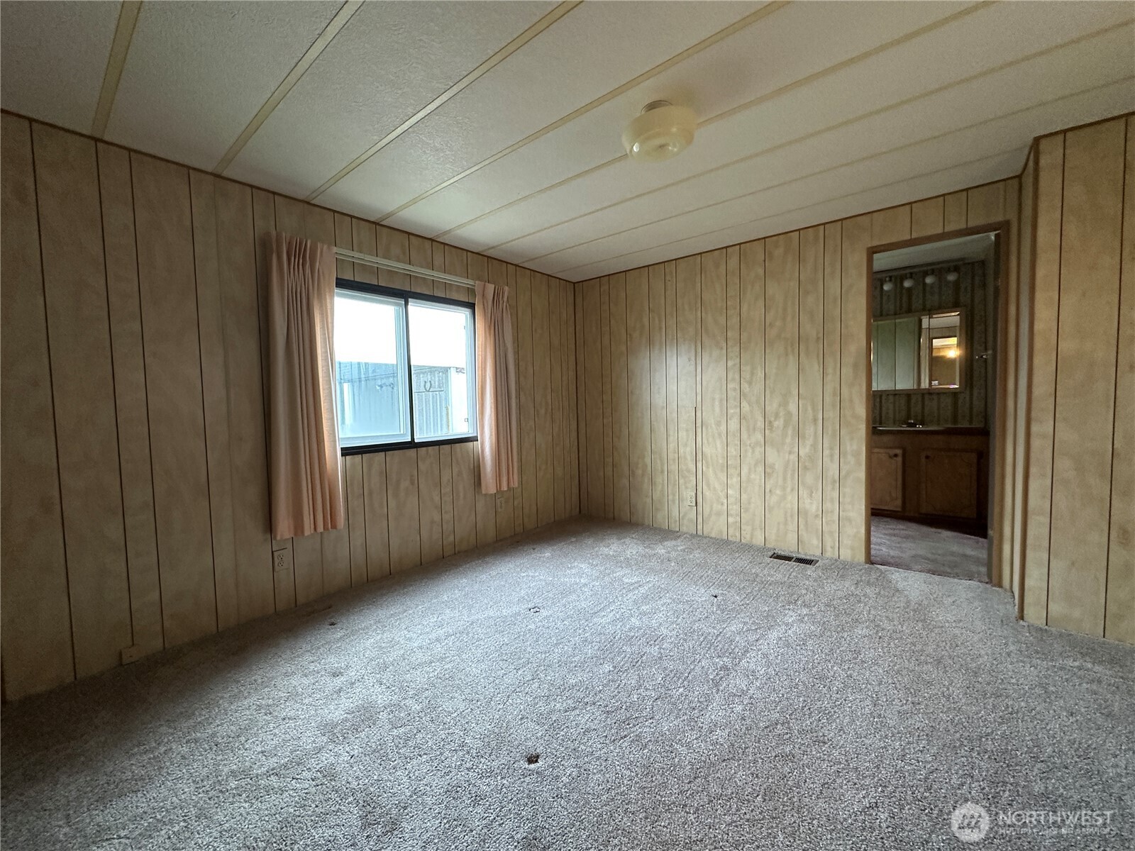 57 Clemons Road, Unit 49 Montesano, WA 98563 - Photo 16 of 23 an empty room with windows