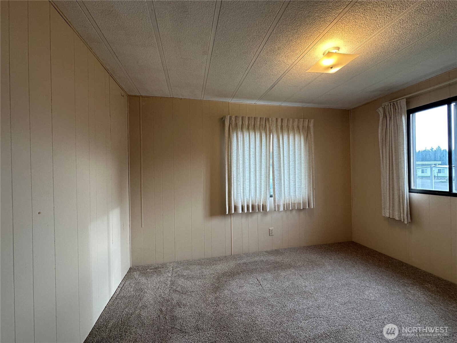 57 Clemons Road, Unit 49 Montesano, WA 98563 - Photo 22 of 23 an empty room with windows