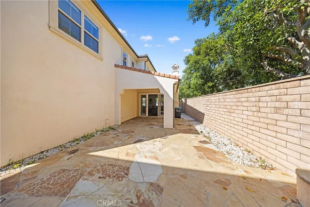 $5,000 | 100 Blaze, Irvine, CA 92618