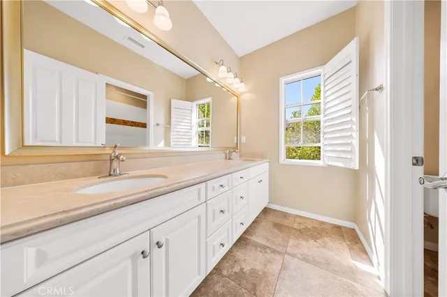 $5,000 | 100 Blaze, Irvine, CA 92618