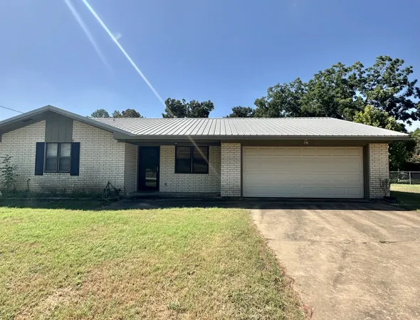 $1,800 | 1204 East Stone Street, Brenham, TX 77833