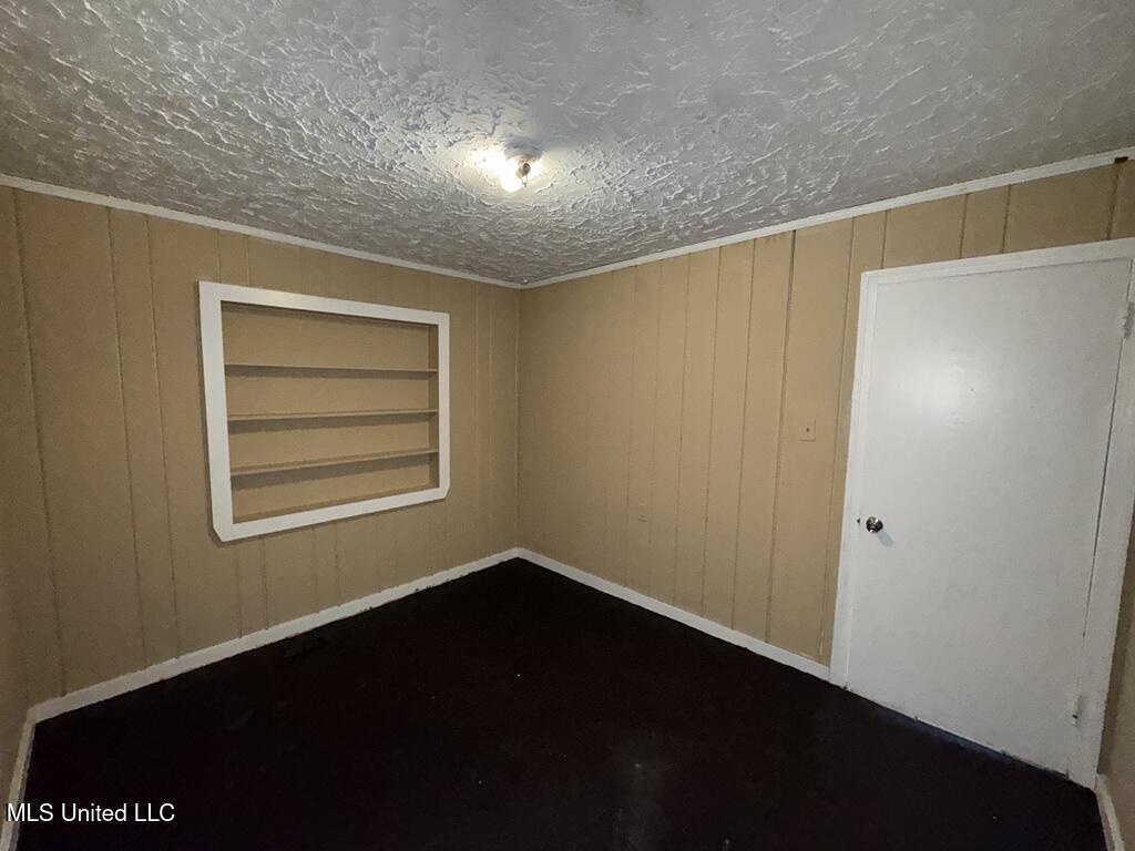 2704 Shannon Street Jackson, MS 39212 - Photo 6 of 16 2026_01_27_15_51_15