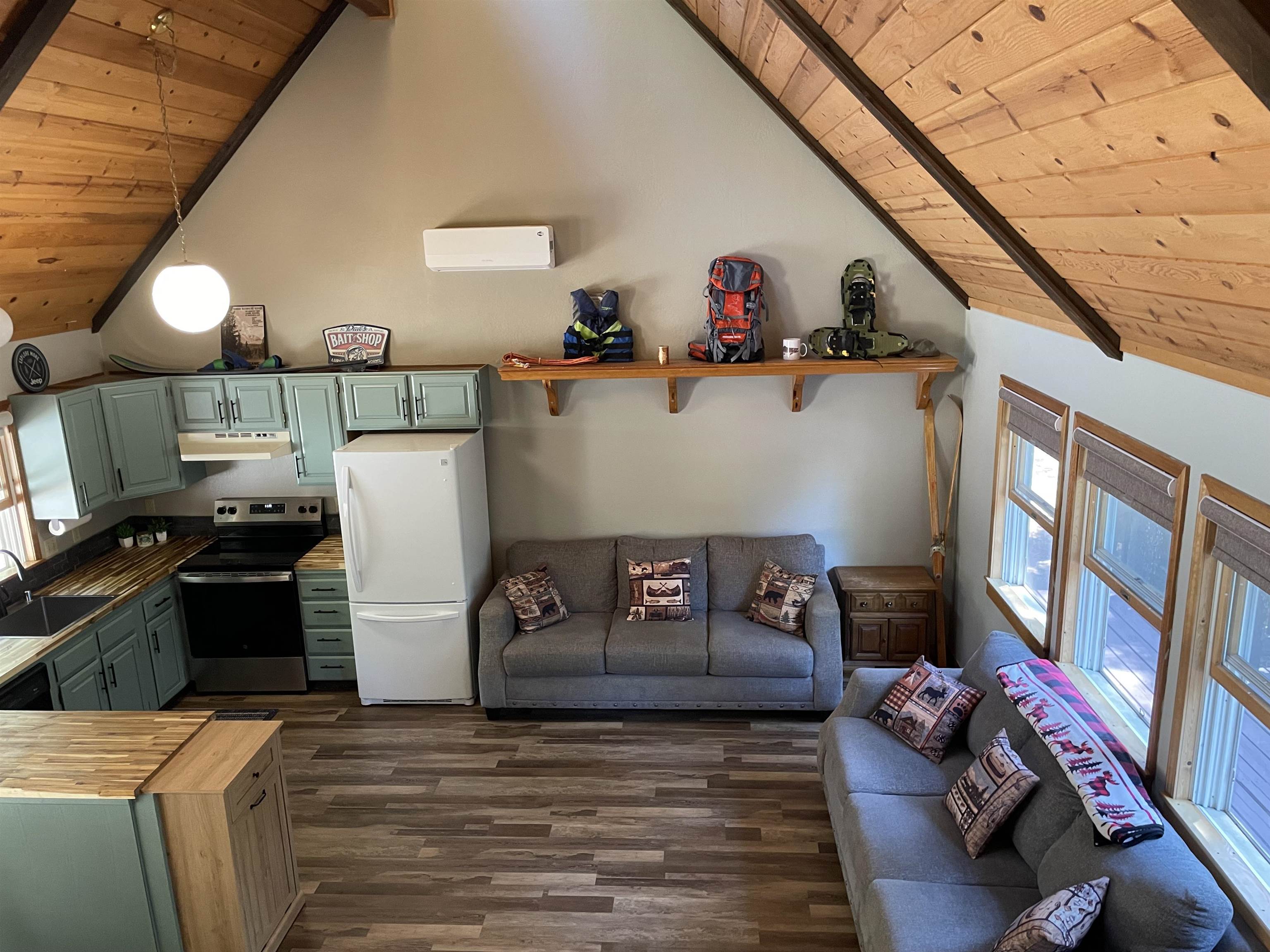 603 East Burnt Cedar Road Lake Almanor, CA 96137 - Photo 15 of 33 a living room with furniture