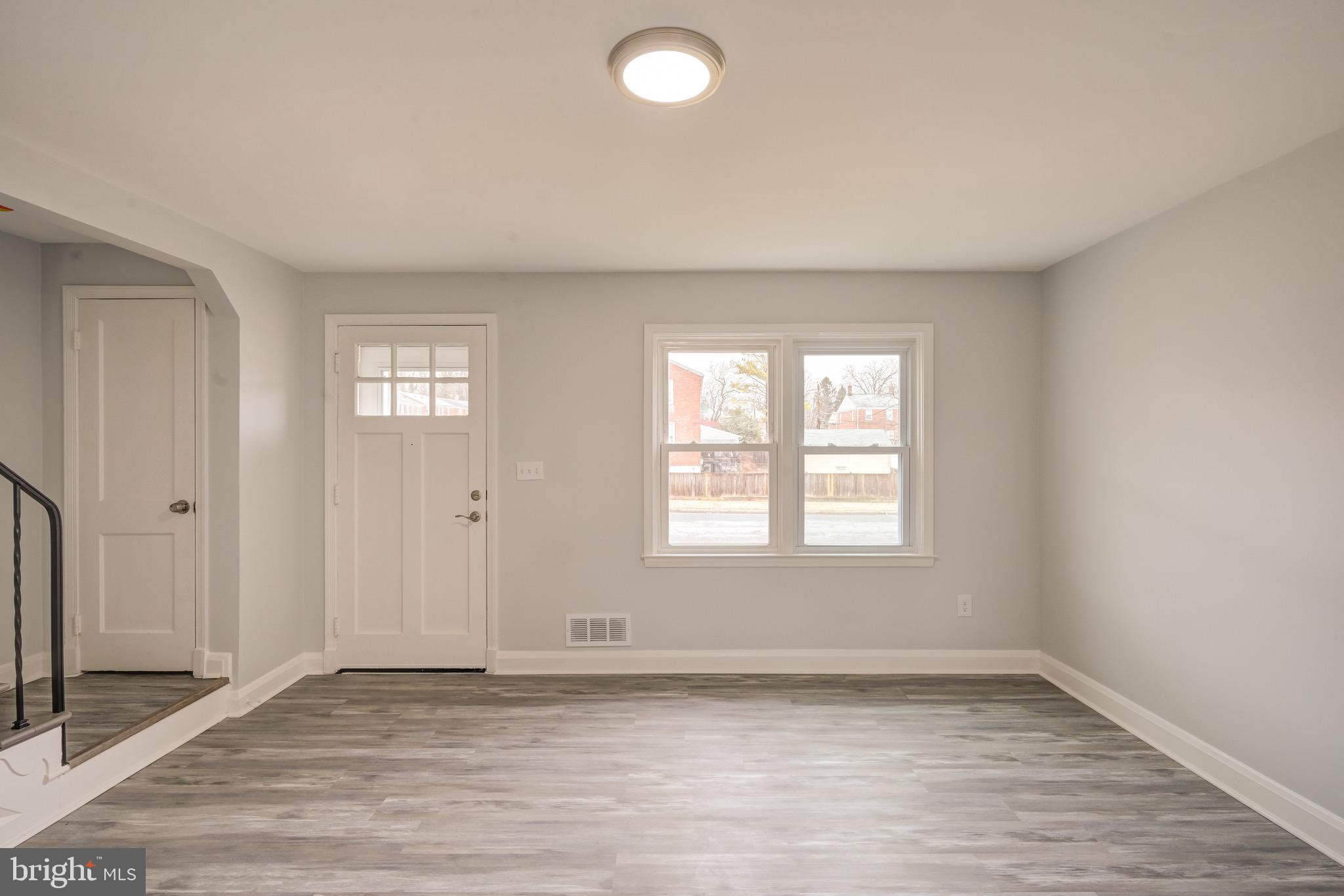 163 Garden Ridge Road Catonsville, MD 21228 - Photo 3 of 34 Gallery Image 3