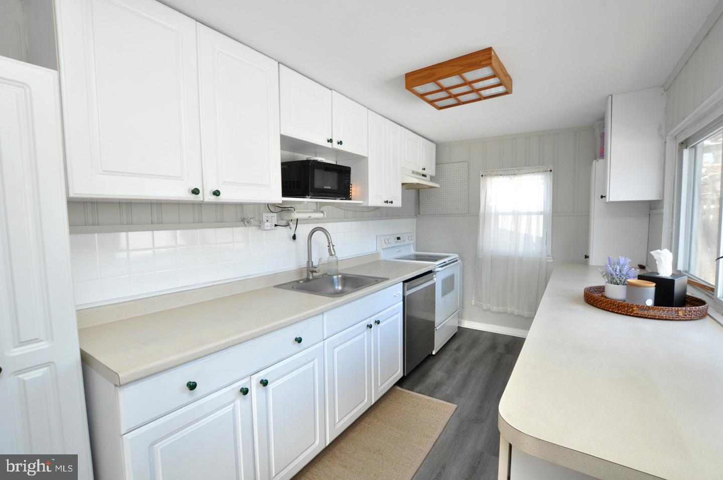 18 Jerome Terrace Clementon, NJ 08021 - Photo 11 of 31 lots of counter space