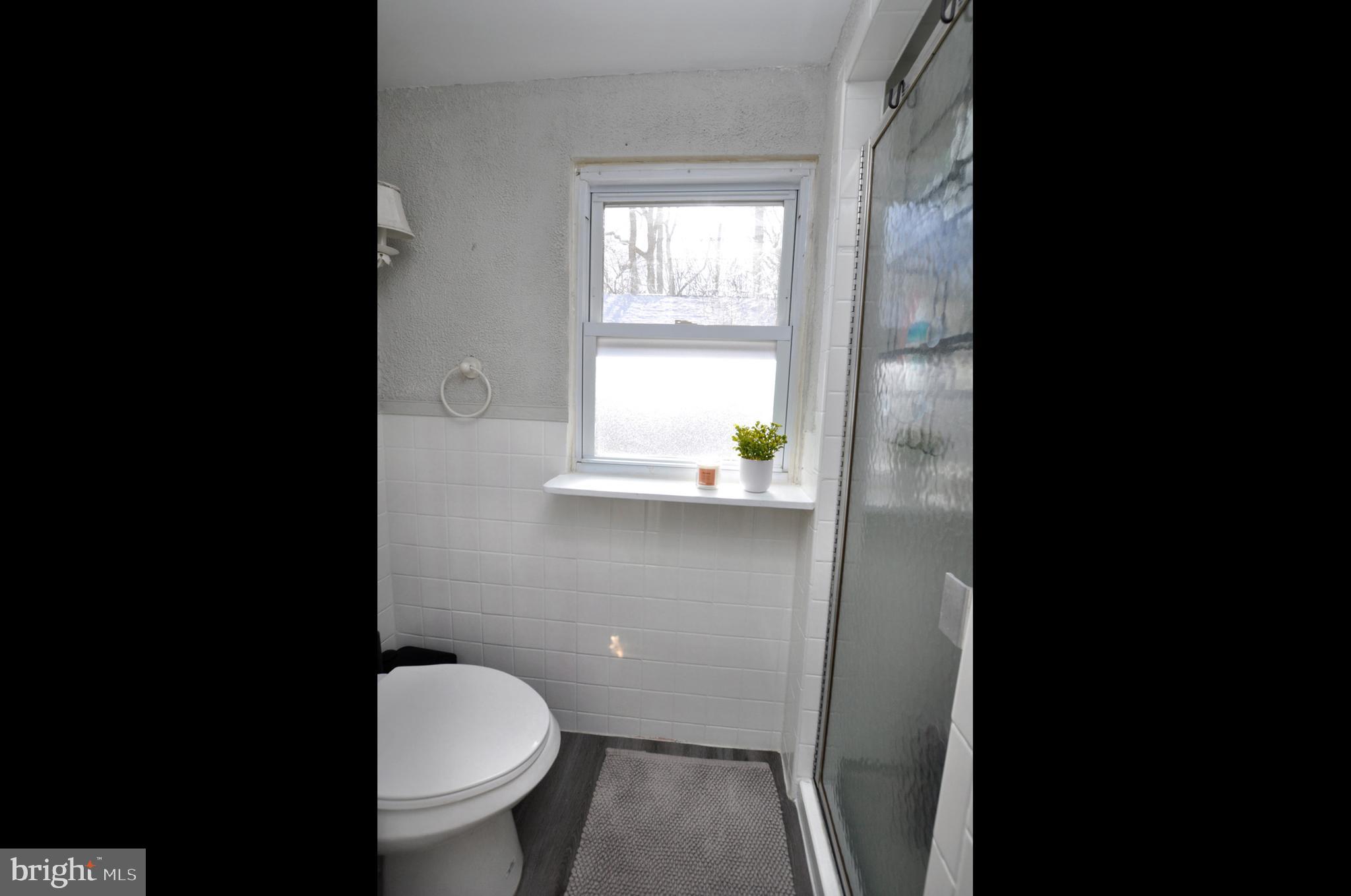 18 Jerome Terrace Clementon, NJ 08021 - Photo 17 of 31 Main floor bath