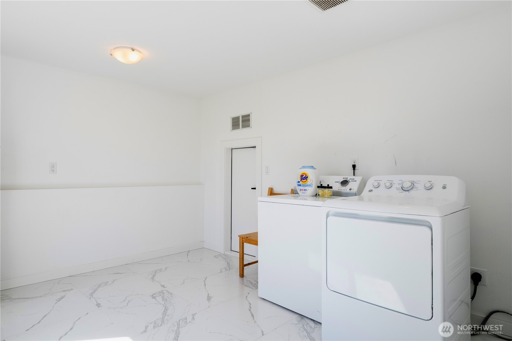 1546 Sturgus Avenue South Seattle, WA 98144 - Photo 18 of 23 a utility room with dryer and washer
