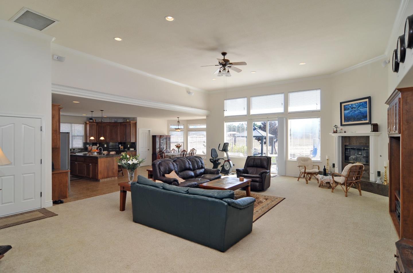 375 Spring Grove Road Hollister, CA 95023 - Photo 8 of 31 Gallery Image 8