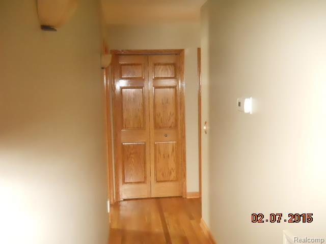 10845 Stark Road Livonia, MI 48150 - Photo 5 of 18 hall way.jpg