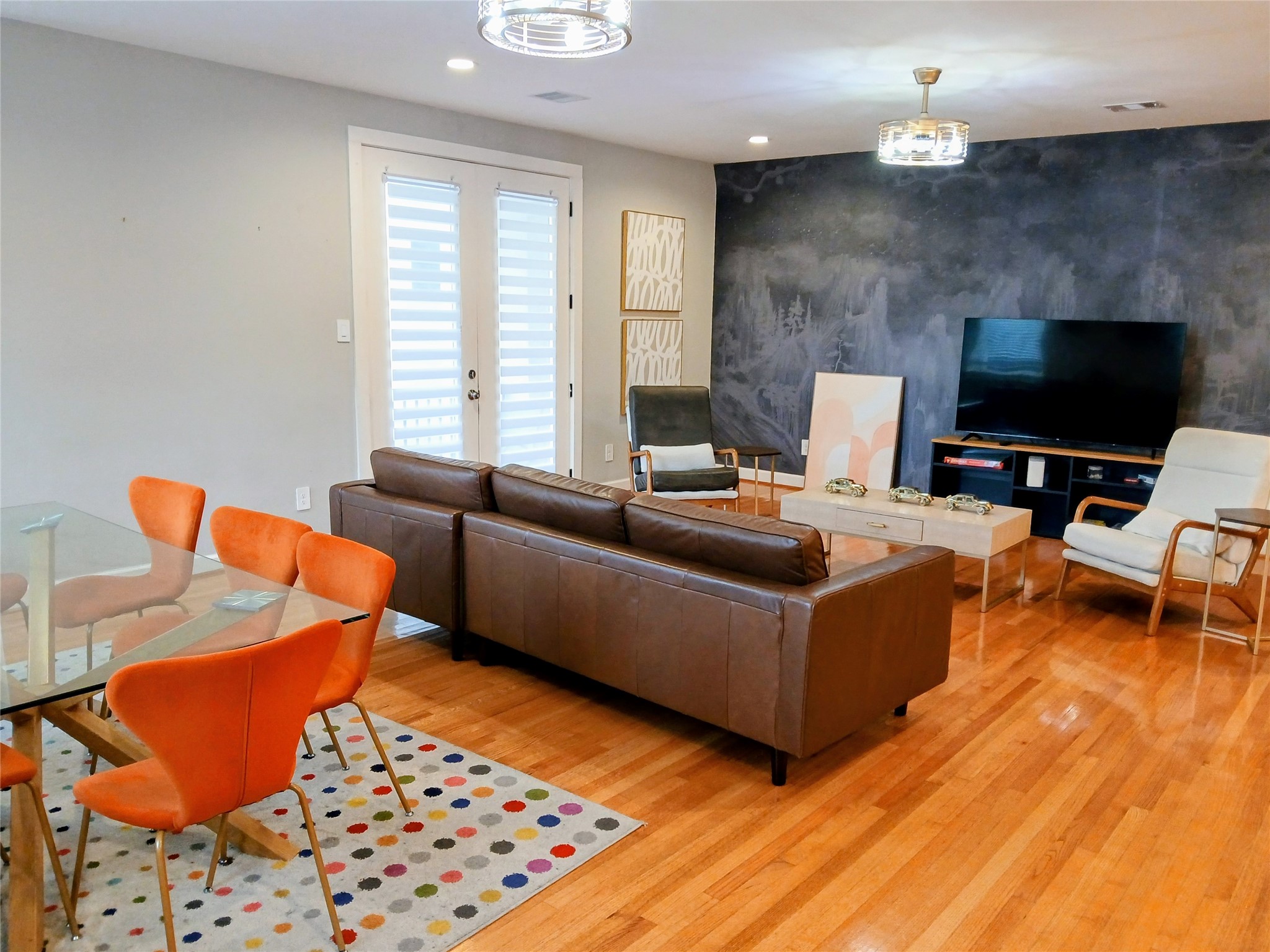 3333 Kilgore Street Houston, TX 77021 - Photo 11 of 35 a living room with furniture and a fireplace