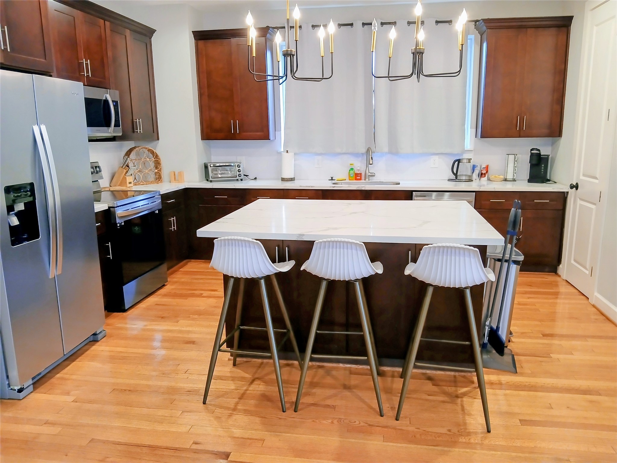 3333 Kilgore Street Houston, TX 77021 - Photo 13 of 35 a kitchen with stainless steel appliances kitchen island granite countertop a sink dishwasher and cabinets with wooden floor