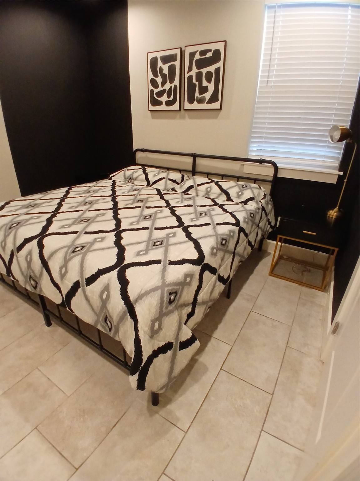 3333 Kilgore Street Houston, TX 77021 - Photo 17 of 35 a bed sitting in a bedroom next to a window