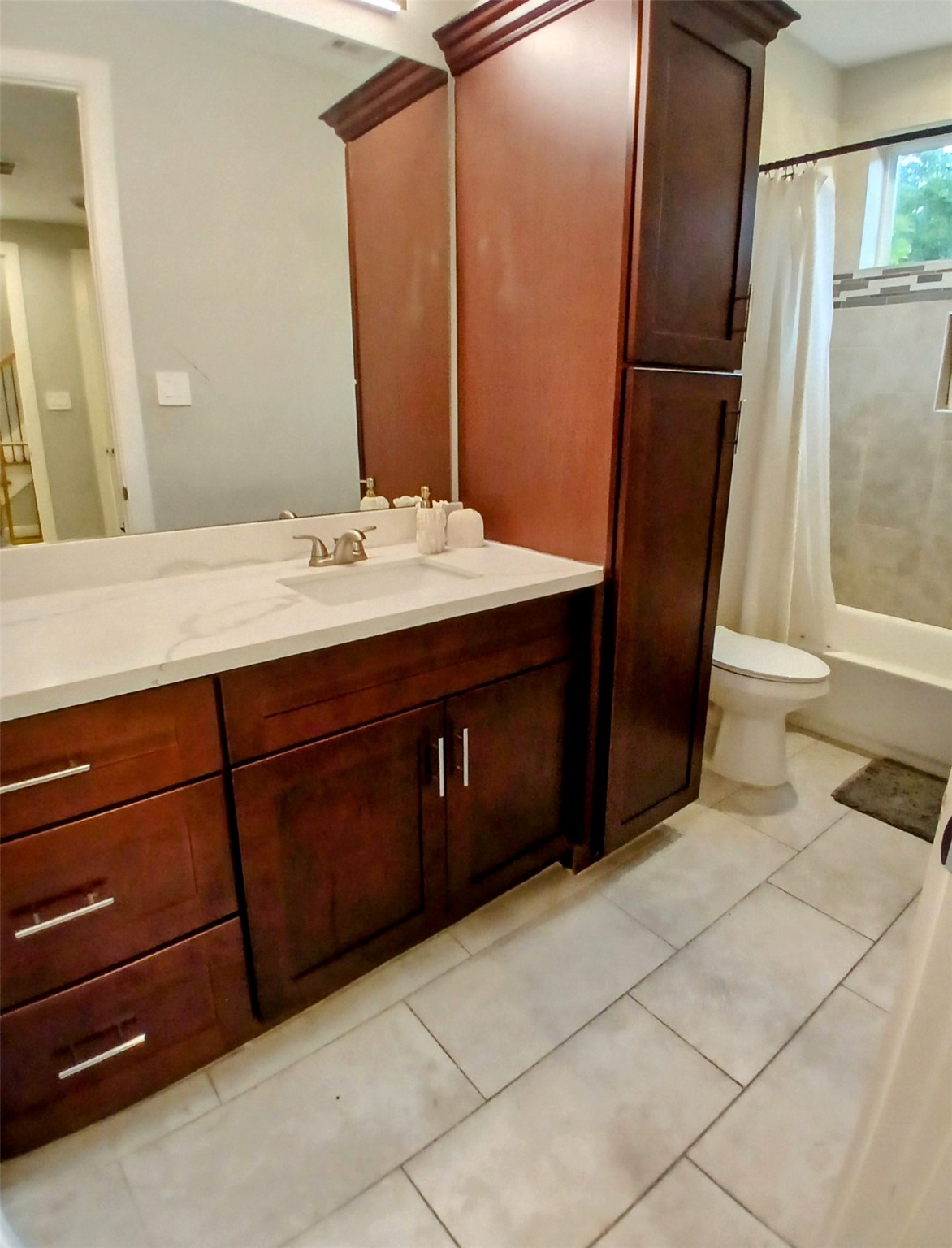 3333 Kilgore Street Houston, TX 77021 - Photo 18 of 35 a bathroom with a sink and a mirror