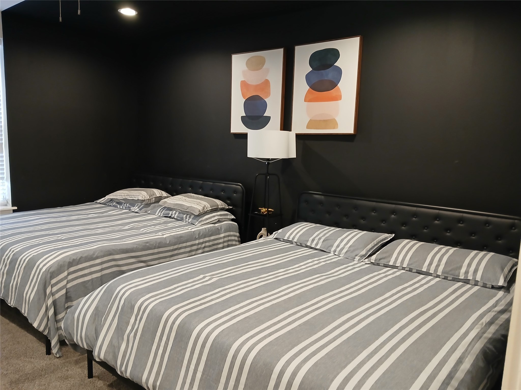 3333 Kilgore Street Houston, TX 77021 - Photo 19 of 35 a bedroom with a bed and a painting on the wall