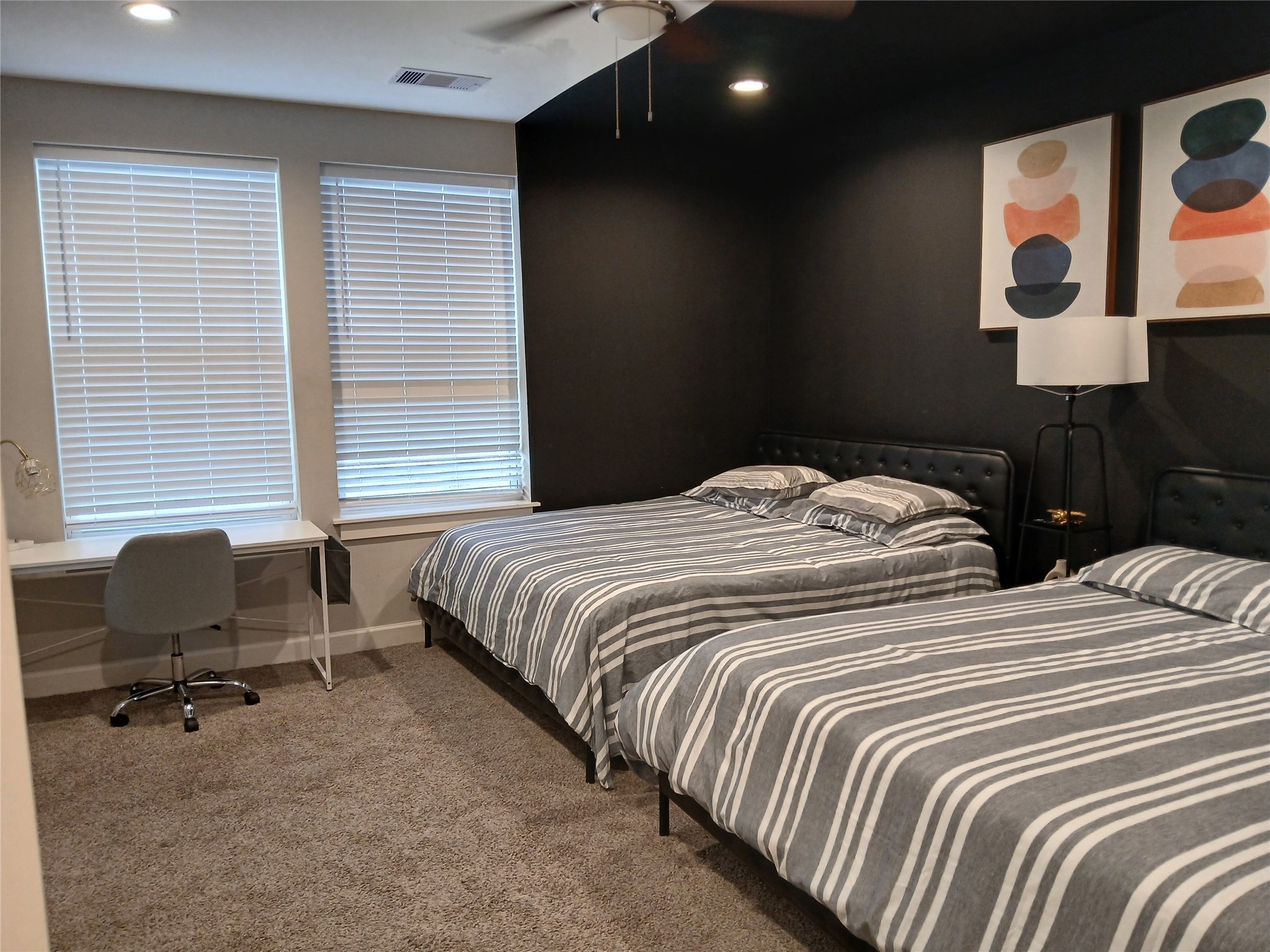 3333 Kilgore Street Houston, TX 77021 - Photo 20 of 35 a bedroom with a bed and chair