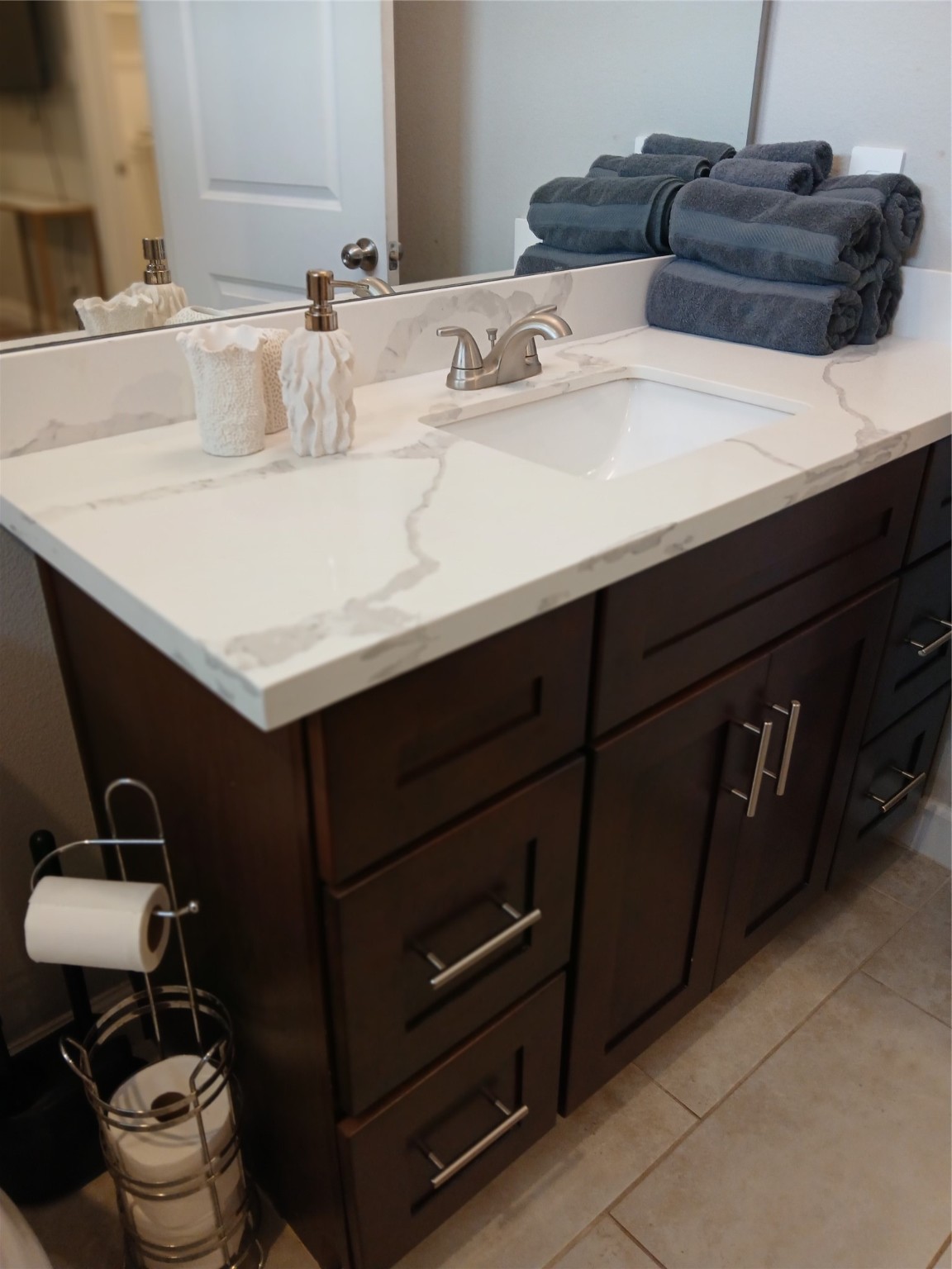 3333 Kilgore Street Houston, TX 77021 - Photo 27 of 35 a bathroom with a sink and a toilet