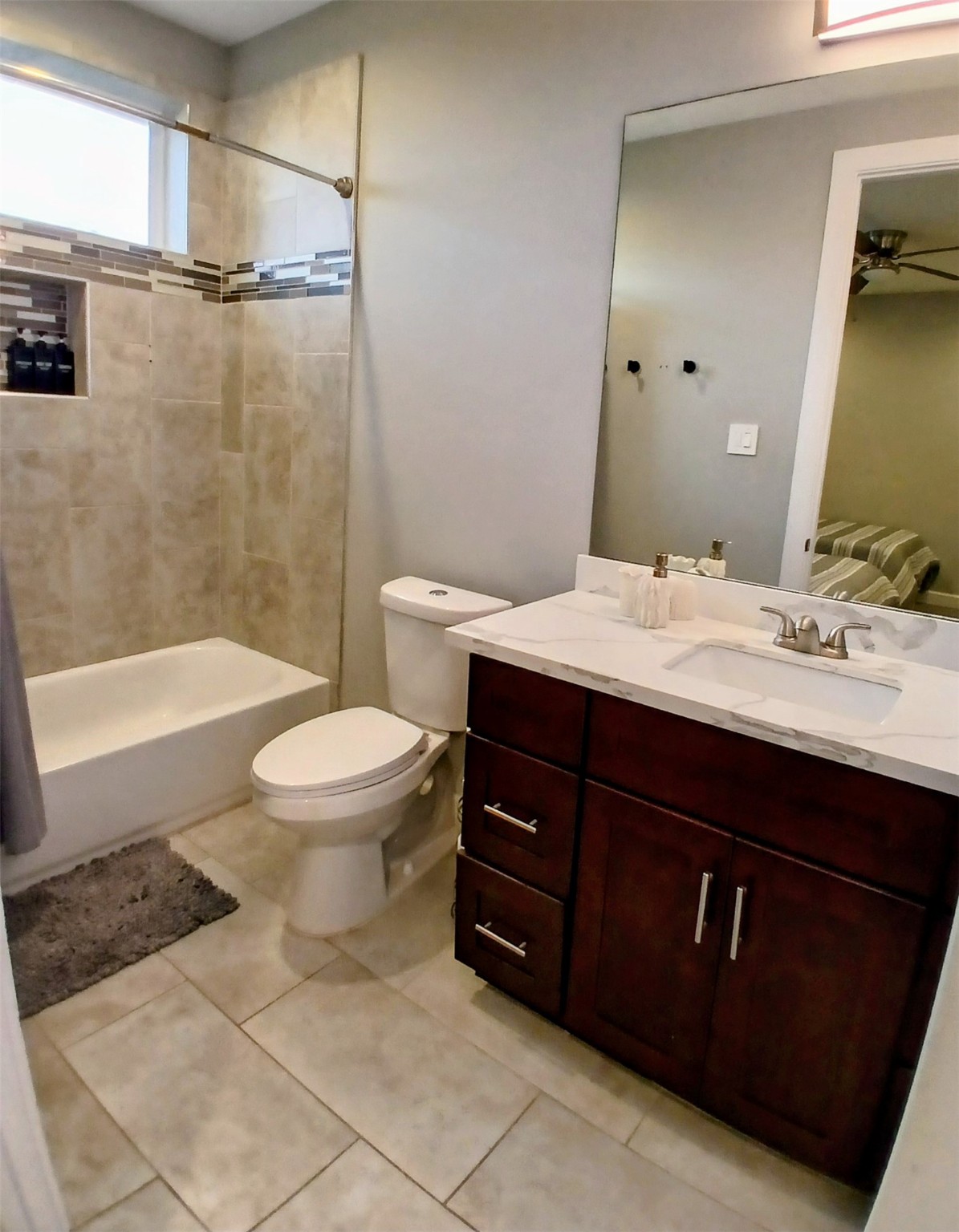 3333 Kilgore Street Houston, TX 77021 - Photo 31 of 35 a bathroom with a sink a toilet and shower