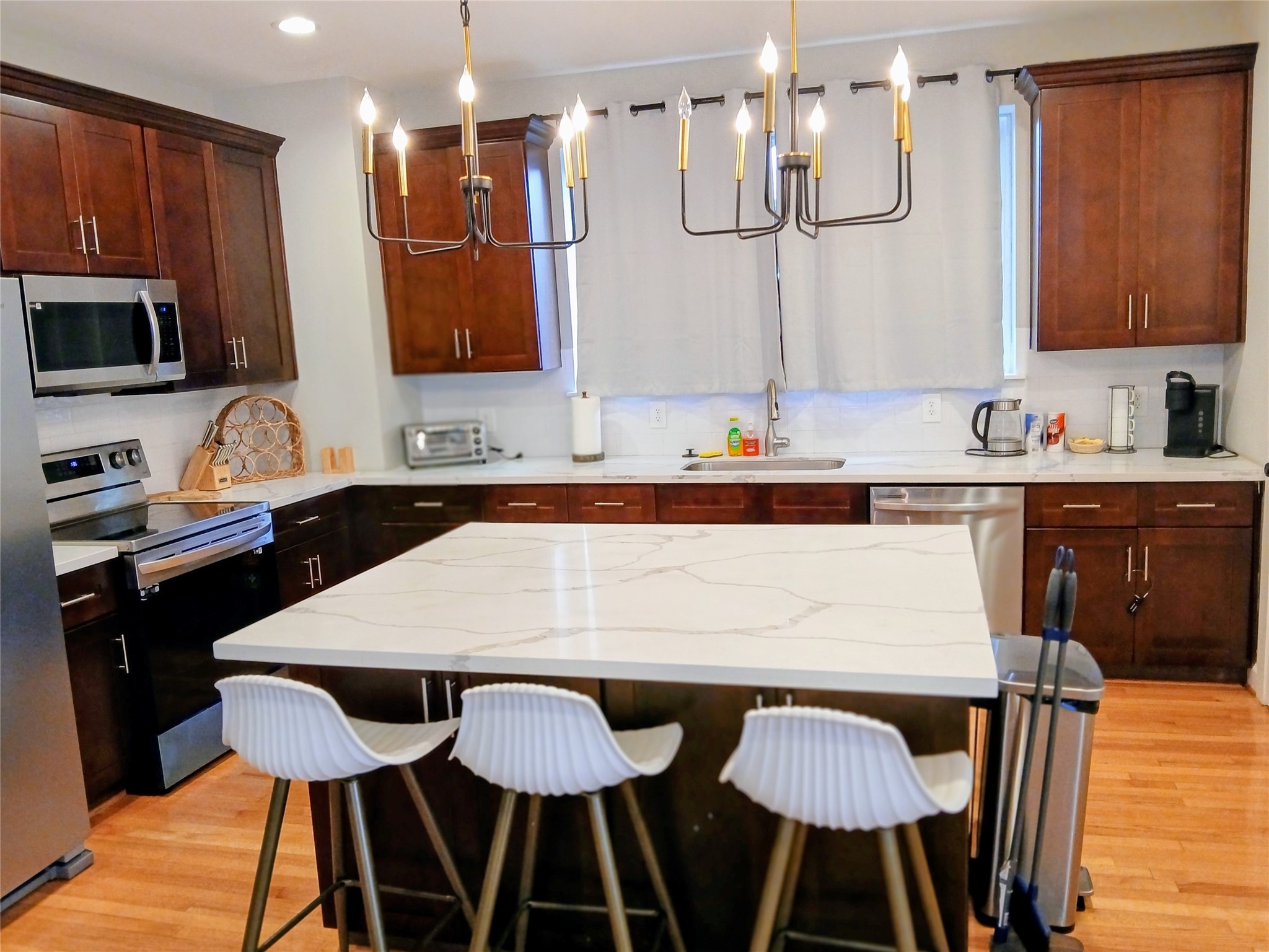 3333 Kilgore Street Houston, TX 77021 - Photo 32 of 35 a kitchen with a dining table chairs and sink