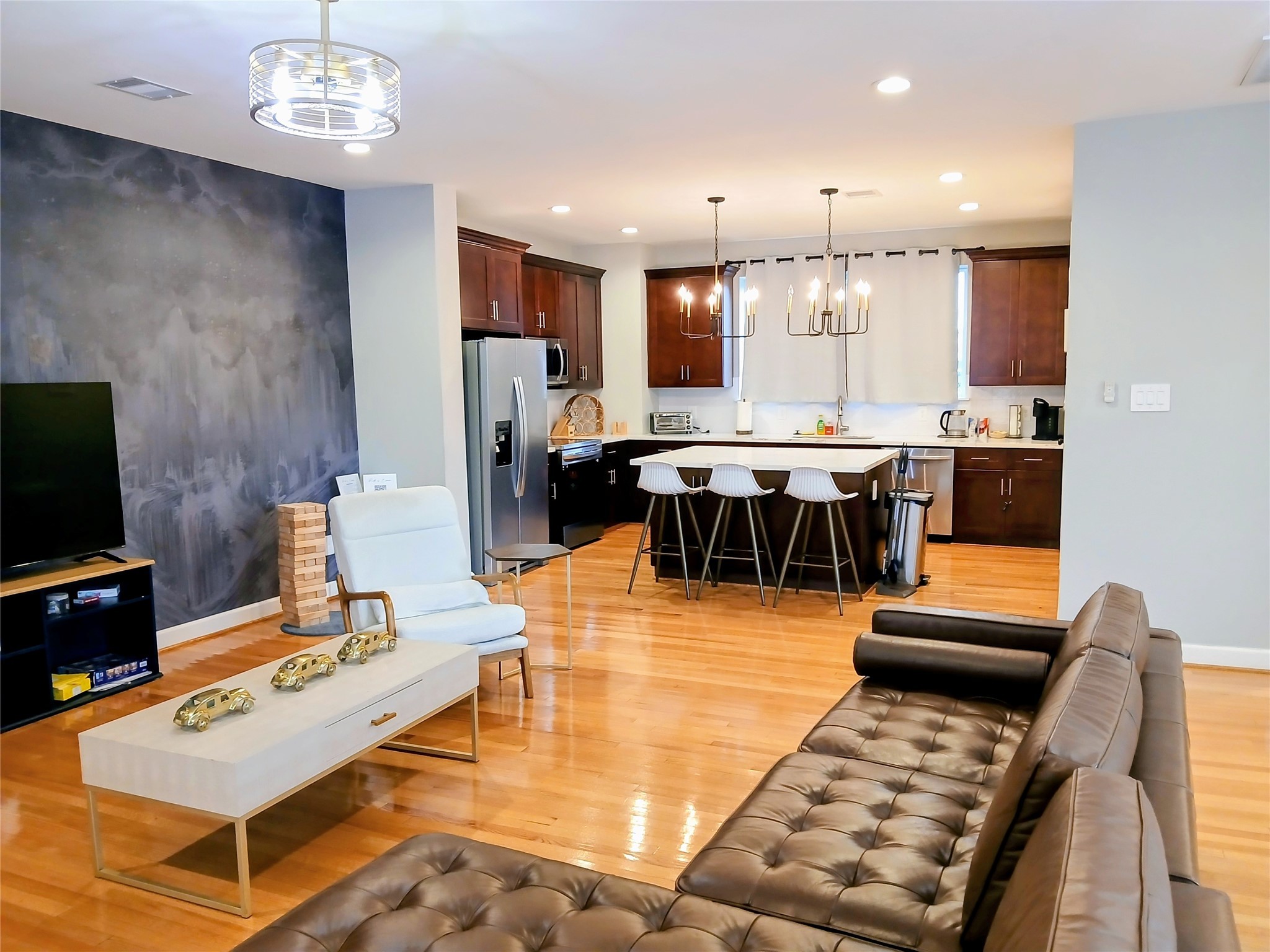 3333 Kilgore Street Houston, TX 77021 - Photo 5 of 35 a large dining hall with stainless steel appliances granite countertop a stove and a dining table with the kitchen view