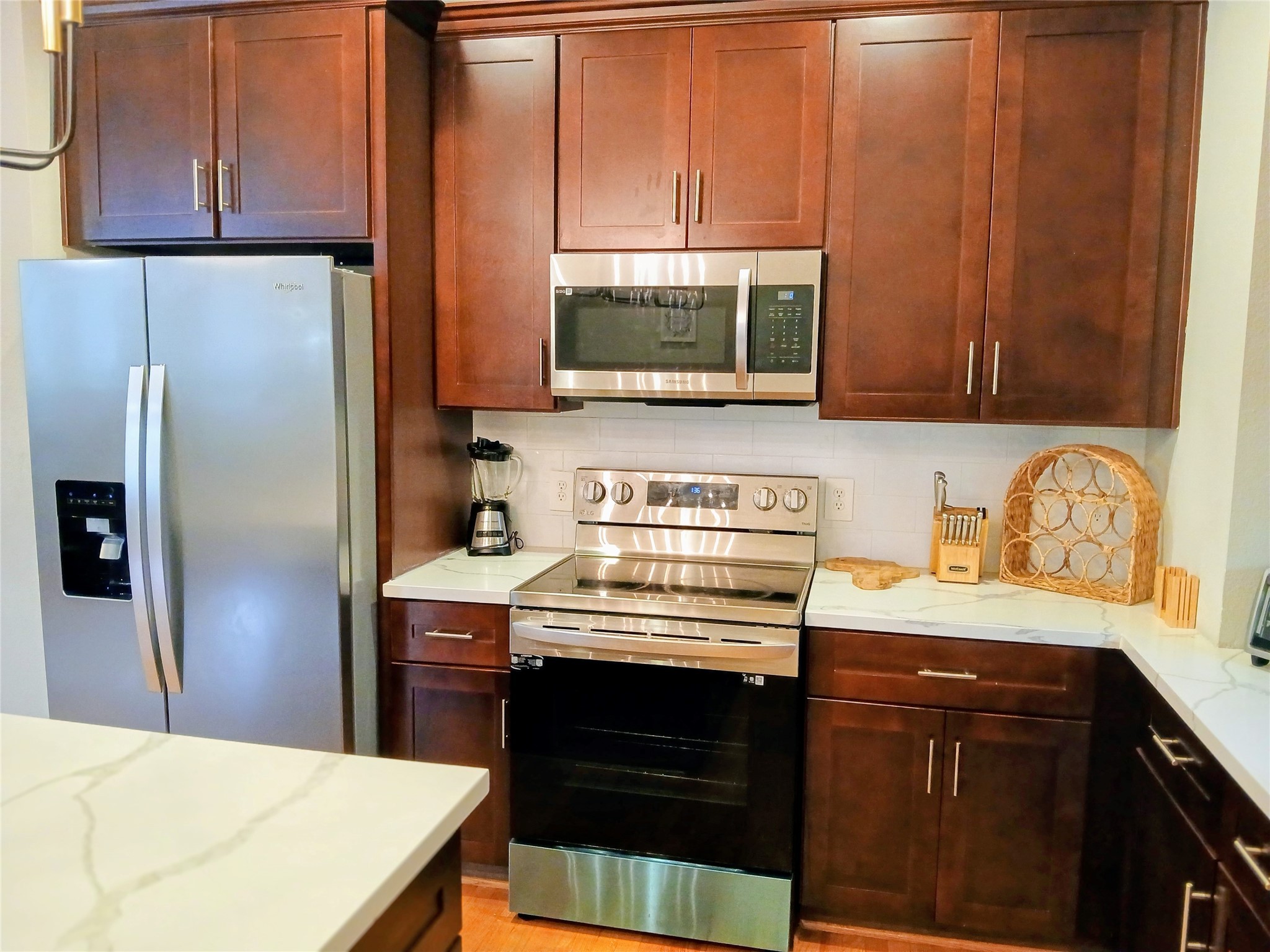 3333 Kilgore Street Houston, TX 77021 - Photo 6 of 35 a kitchen with stainless steel appliances a stove a sink and a microwave