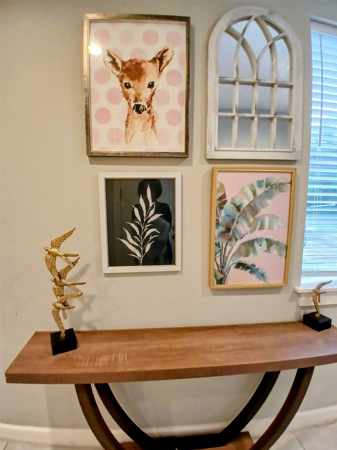 3333 Kilgore Street Houston, TX 77021 - Photo 9 of 35 a bathroom with a bathtub and wall paintings