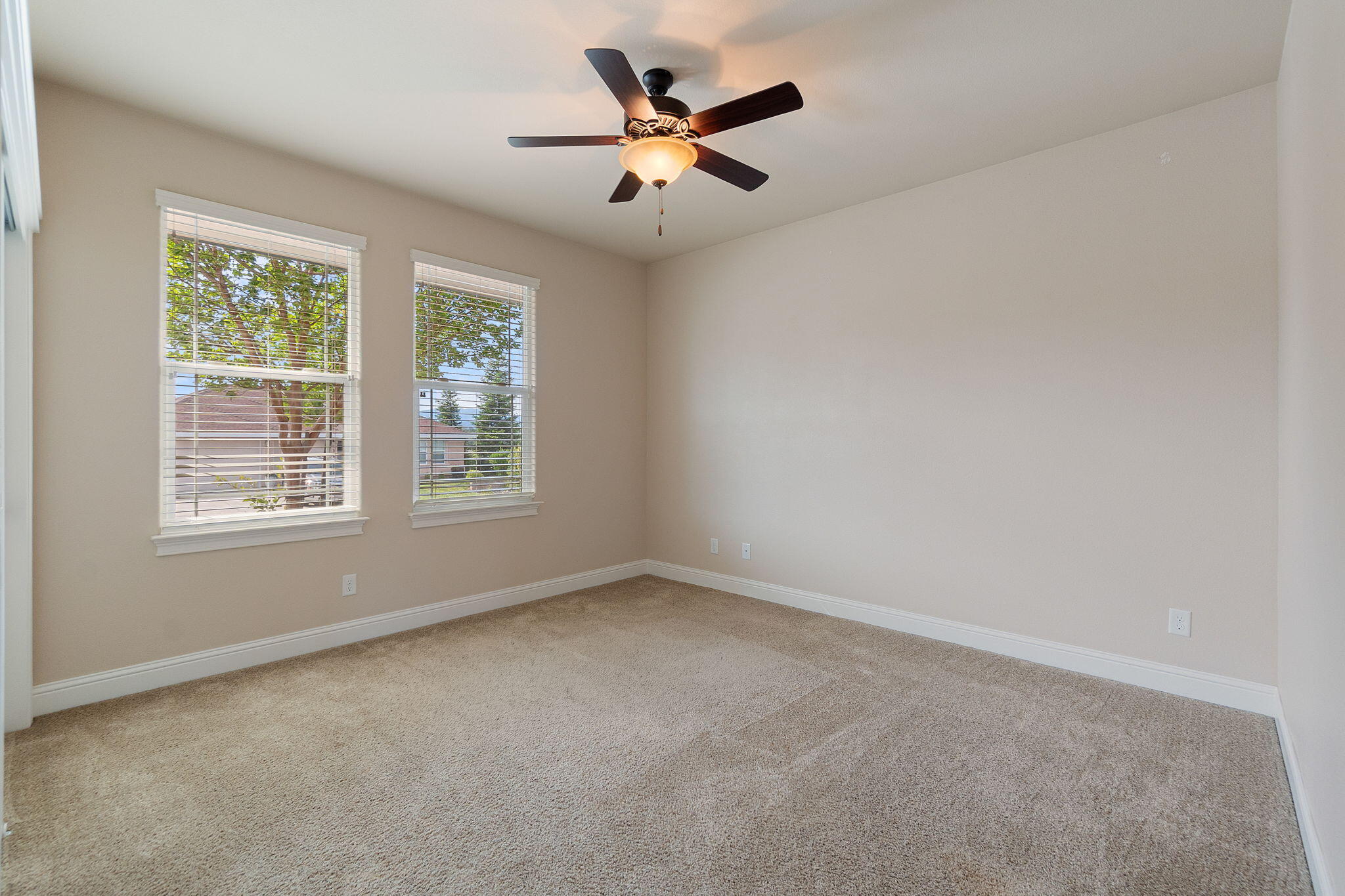 372 Stinson Loop Redding, CA 96003 - Photo 33 of 79 Bedroom #3