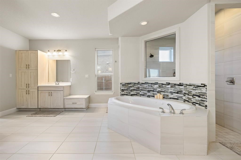 111 Tabago Court Austin, TX 78737 - Photo 16 of 22 a bathroom with a sink a mirror and a bathtub