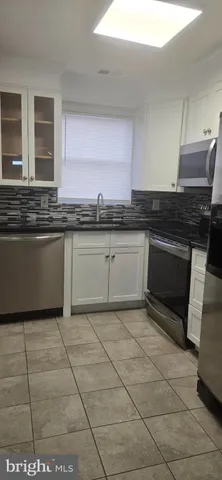 $1,550 | 1294 Cooper Street, Unit E11, Edgewater Park, NJ 08010