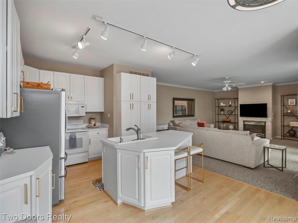 2239 Crystal Drive Rochester Hills, MI 48309 - Photo 13 of 42